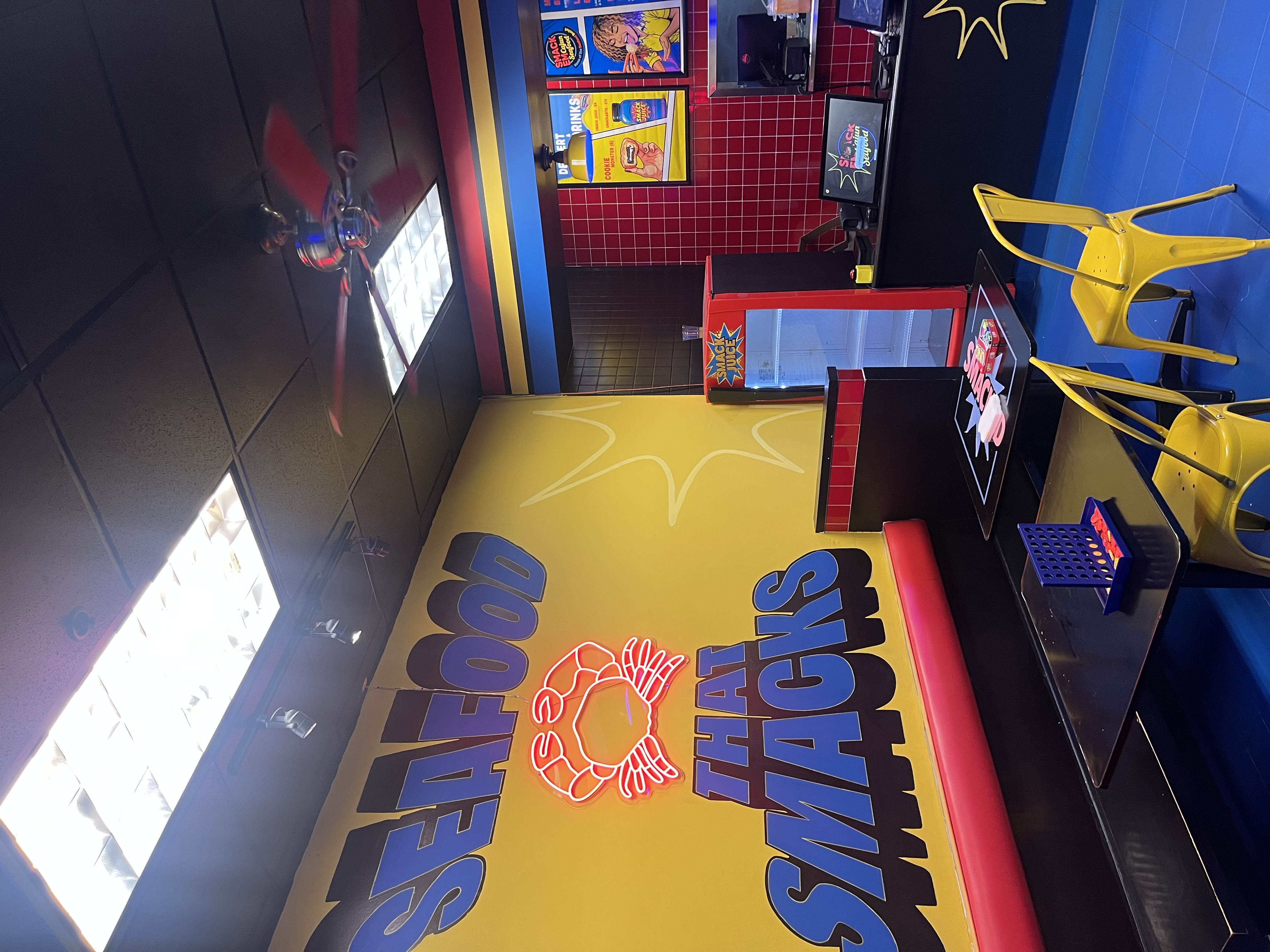 SmackEm Seafood Restaurant Interior Design